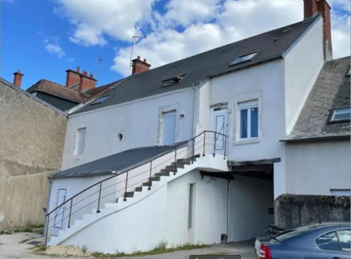 Appartement Avec Parking Gratuit Et Wifi Vierzon Exterior foto