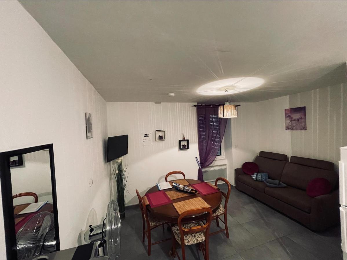 Appartement Avec Parking Gratuit Et Wifi Vierzon Exterior foto