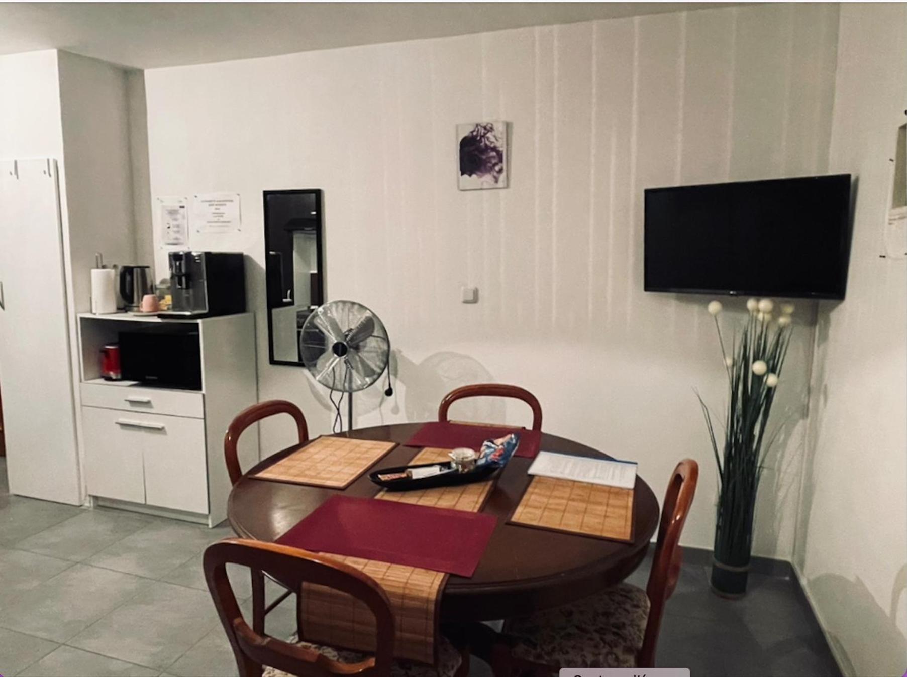 Appartement Avec Parking Gratuit Et Wifi Vierzon Exterior foto