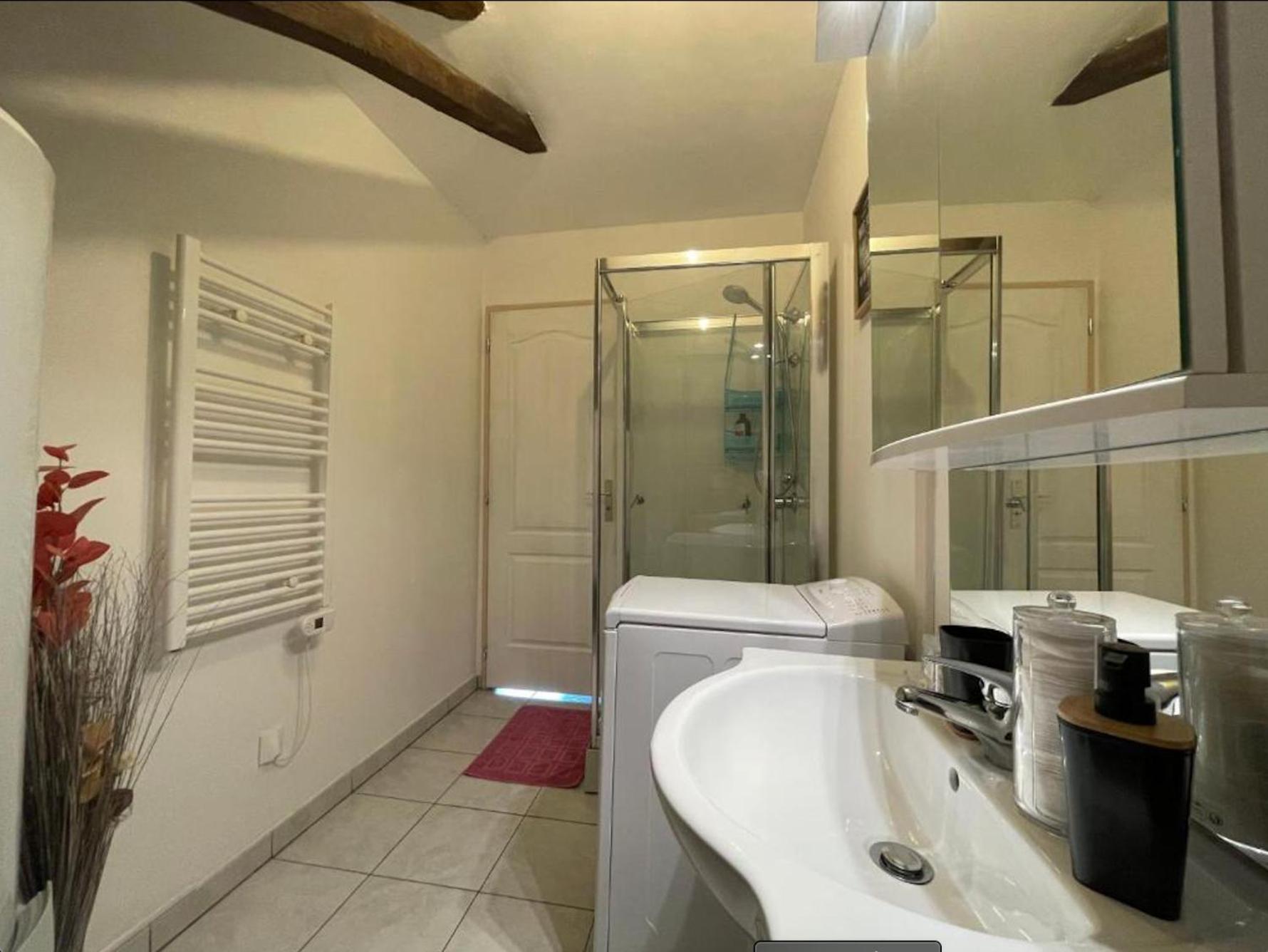 Appartement Avec Parking Gratuit Et Wifi Vierzon Exterior foto